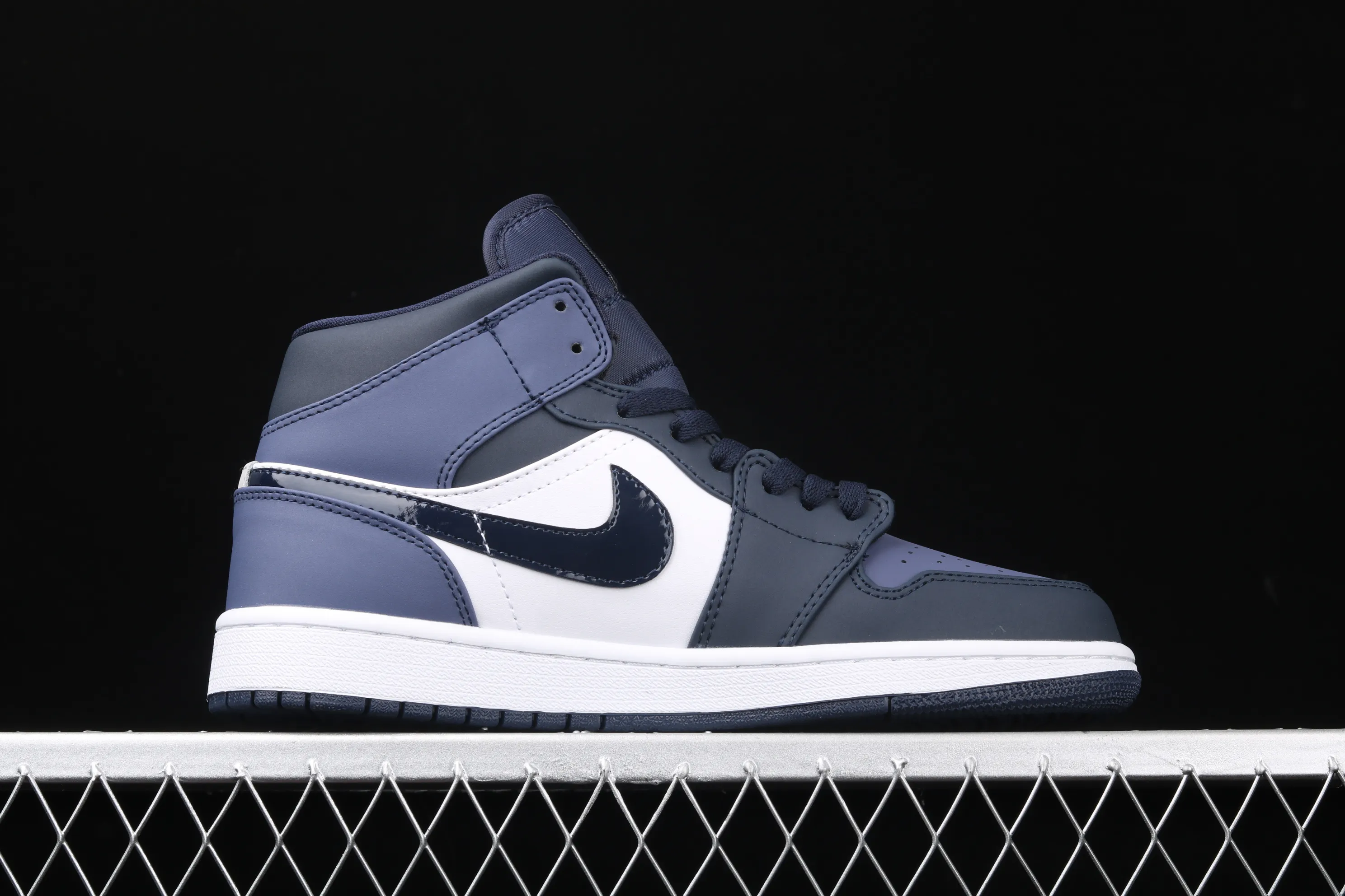 All categories Air Jordan Jordan series basketball shoes Air Jordan 1 Mid Air Jordan 1 Mid AJ1 Joe 1 fashion casual black and blue basketball shoes 554724-445
